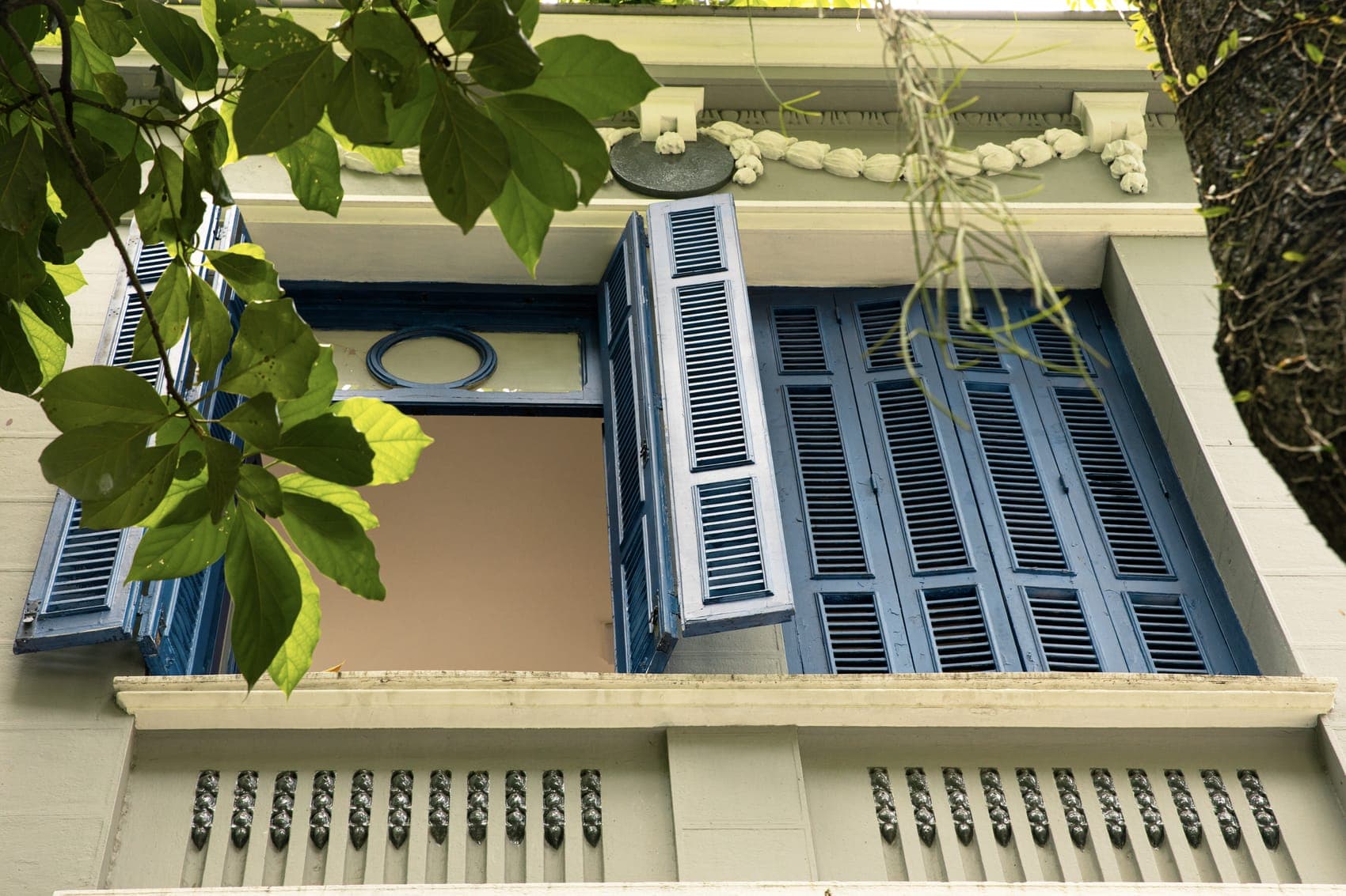 Stay social. Explore Rio from Humaitá.